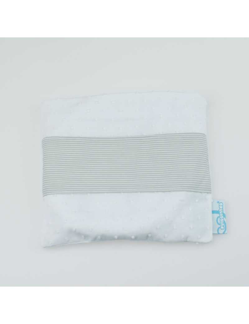 Avental de amamentação para salvaguardando a intimidade entre a mãe e o bebé.