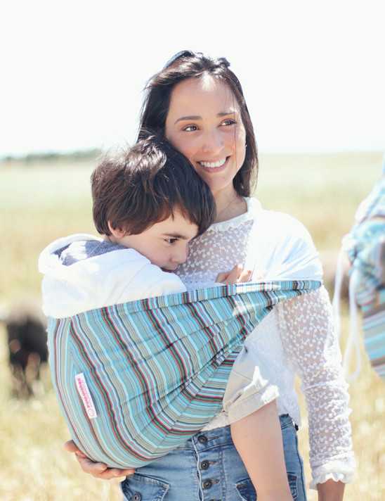 Colo em segundos com o Sling Pouch Pulguinhas.