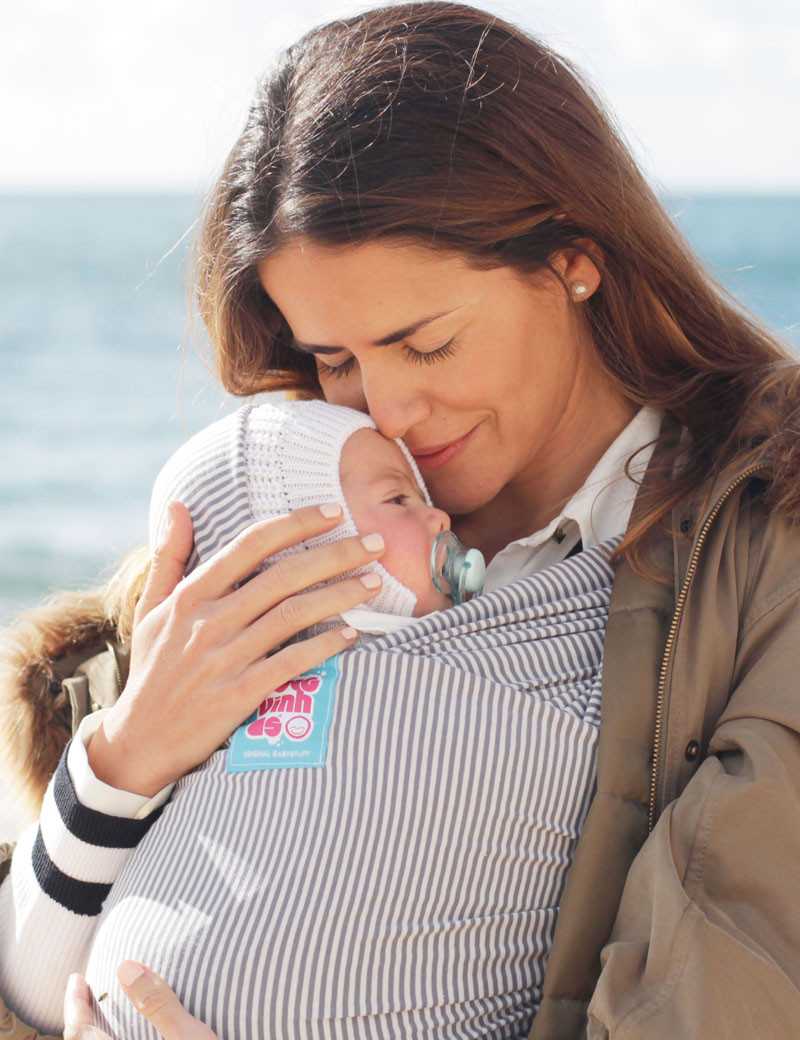 porta-bebés ergonómico, veste-se como uma camisola.