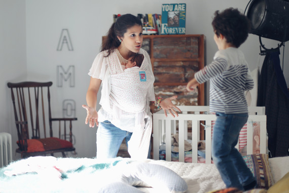 Gritar com um bebé: o silêncio que fere mais do que o choro